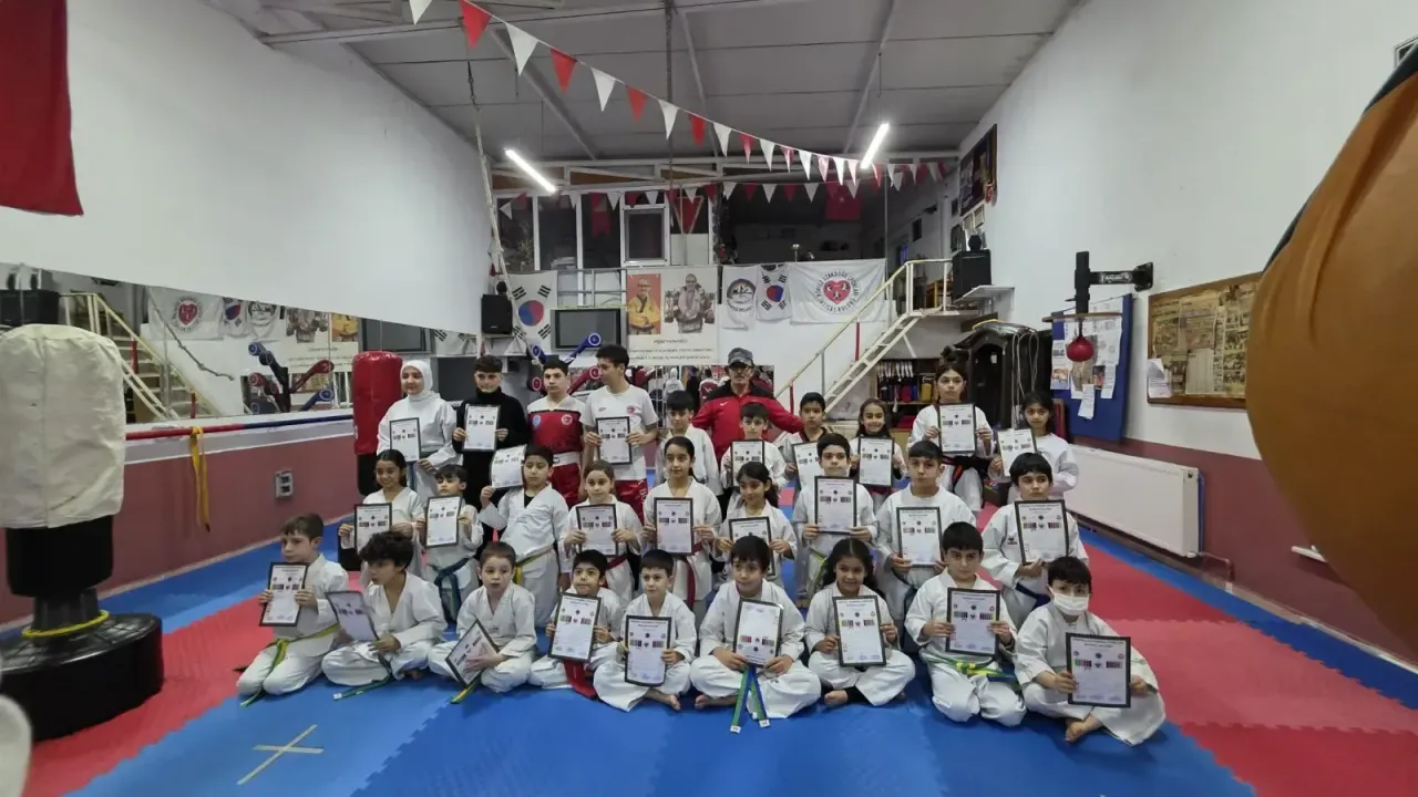 Sporcular kuşak diplomalarını aldı