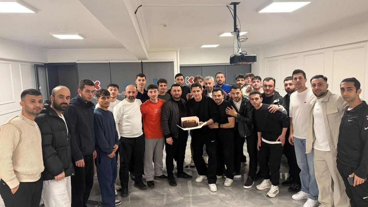 Turgutspor’da Başkan Erhan Bilek’e Doğum Günü Sürprizi