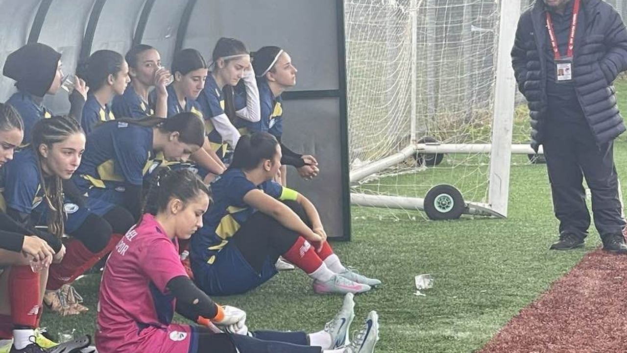U17 Kızlar Gelişim Ligi’nde Kadıngücü ve Bayan FK Lider