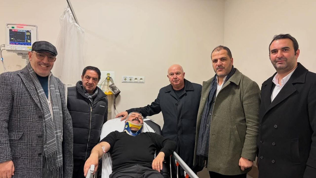 İYİ Partililer, Kazada Yaralanan CHP'lileri Hastanede Ziyaret Etti