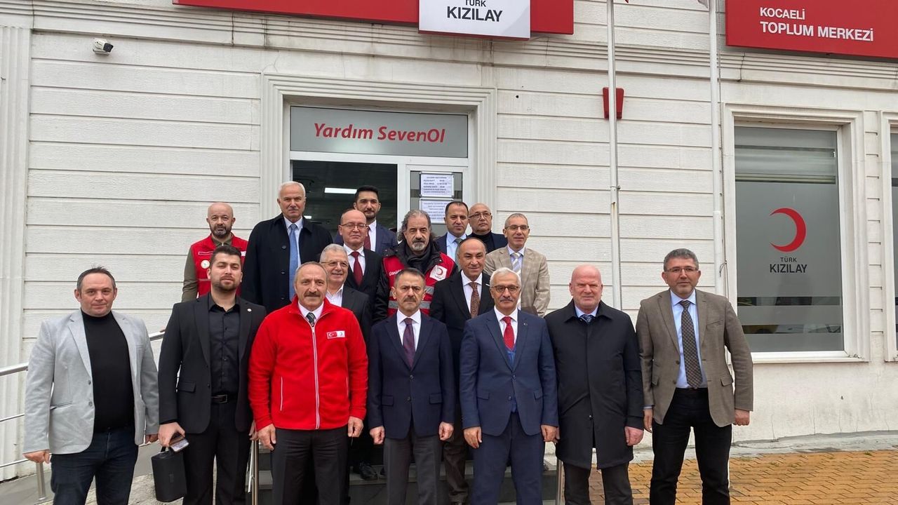 Vali Aktaş’tan Türk Kızılay Gebze Şubesi’ne ziyaret