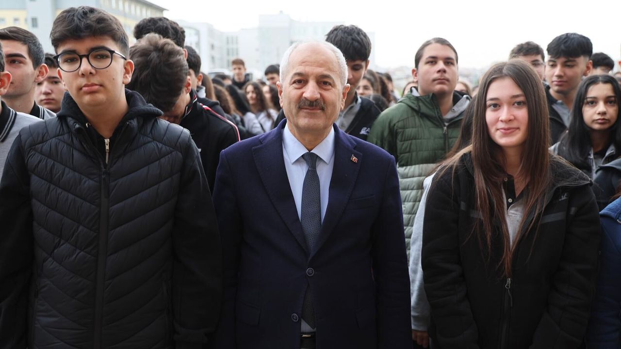 Başkan Büyükgöz’den Gebze’de okullara ziyaret