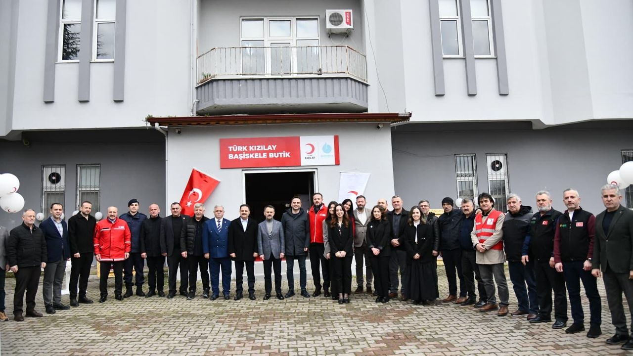 Vali İlhami Aktaş, Türk Kızılay Başiskele Butik Mağazasını Ziyaret Etti