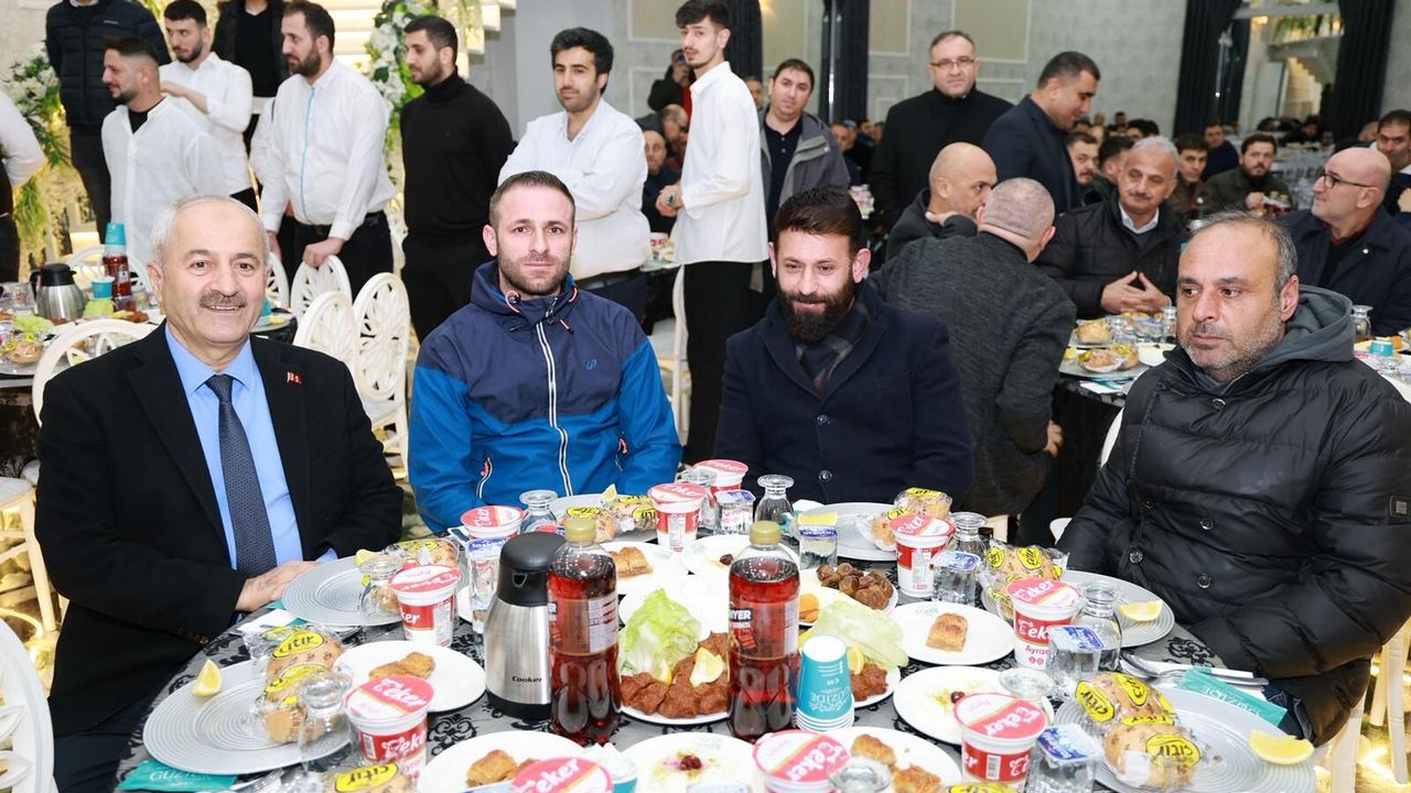 Gebze Belediyesi Personeli İftar Programında Bir Araya Geldi