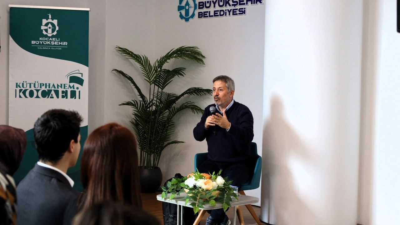 Alev Alatlı, Adını Taşıyan Kütüphanede Gençlerle Anıldı