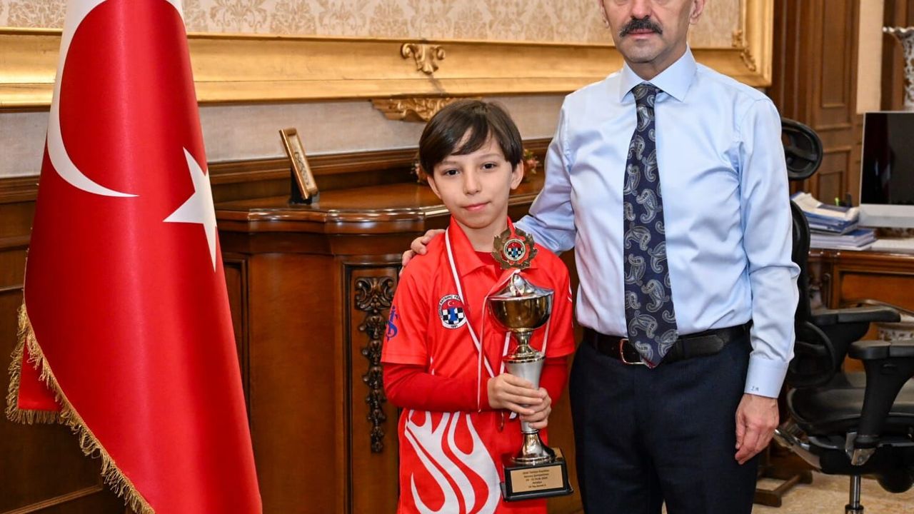 Türkiye 2.’si Ali Mete Dere, Vali İlhami Aktaş’ı Ziyaret Etti