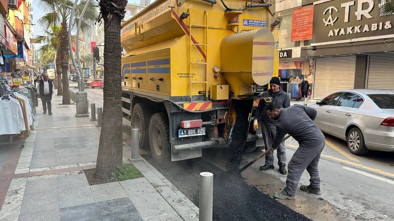 Çayırova Belediyesi, Fatih Caddesi’nde Bakım Onarım Çalışması Yaptı