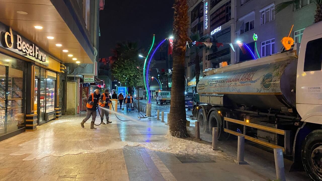 Temizlik seferberliği Çayırova’da: Bayram öncesi cadde çalışmaları tamamlandı