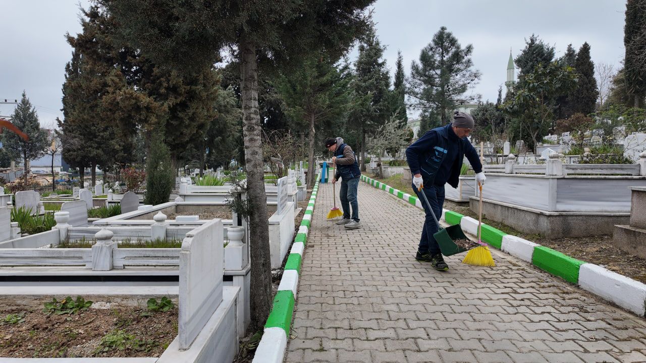 Çayırova Mezarlıkları Bayrama Tamamen Hazır