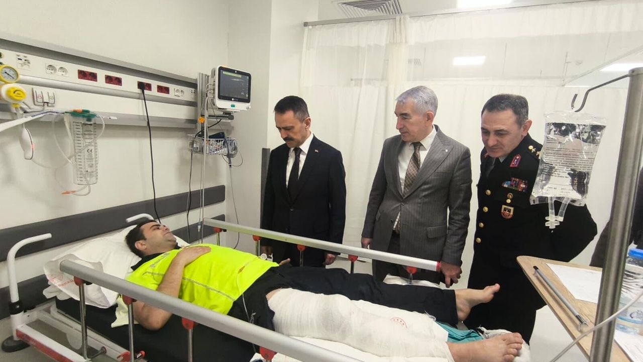 Vali İlhami Aktaş’tan Yaralı Trafik Polisine Ziyaret