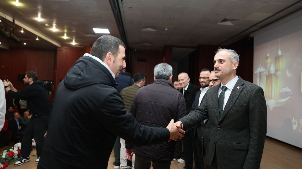 Başkan Çiftçi’yle Bayram Coşkusu: Mesai Arkadaşlarıyla Birlikte Kutladı