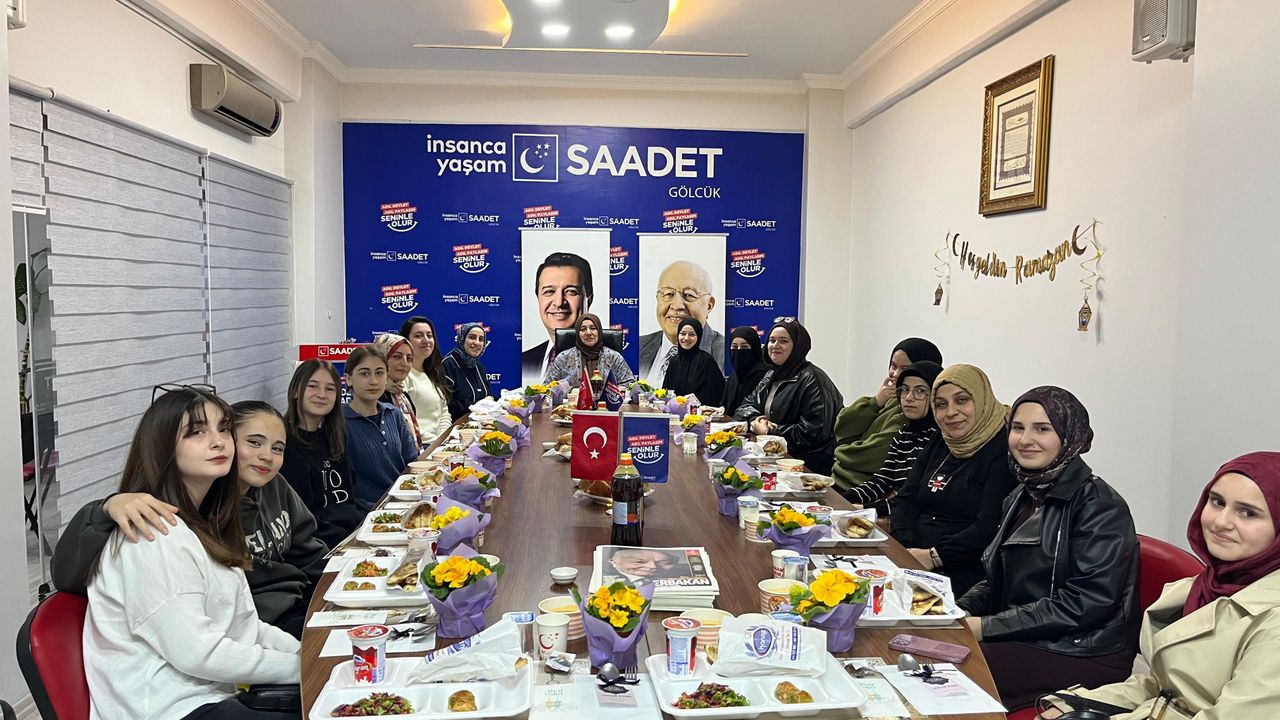 Saadet Partisi Gölcük Kadın Gençlik Kolları’ndan Gençlerle Anlamlı İftar Buluşması