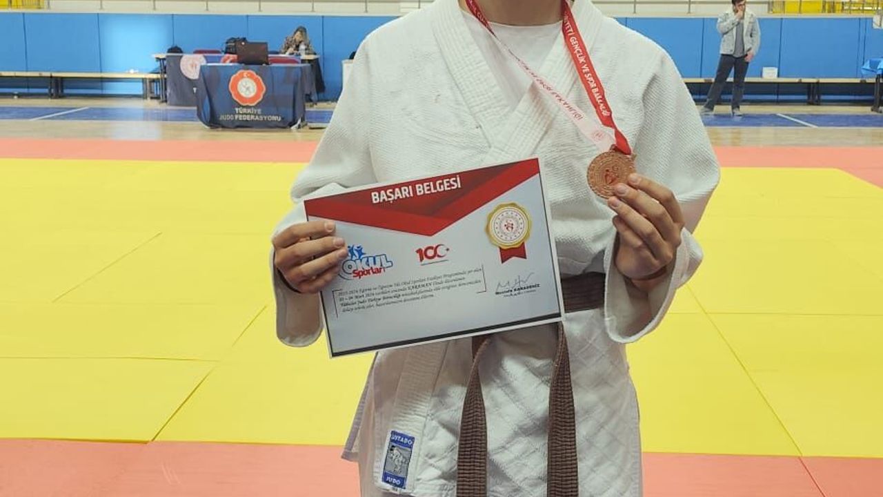 İzmitli Özge Çolak Judoda Türkiye Üçüncüsü Oldu