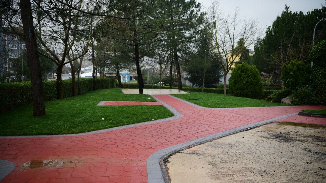 Çayırova Belediyesi, Parklarda Yenileme Çalışmalarına Devam Ediyor