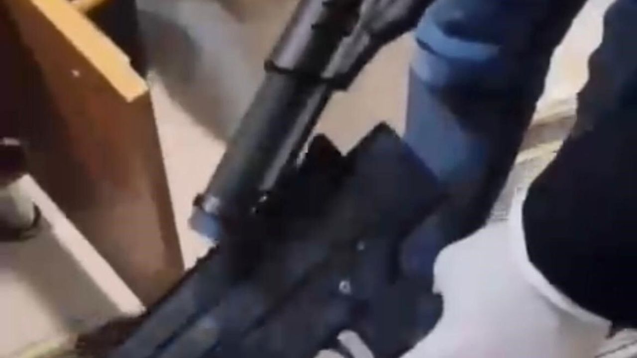 Kendini Vuran Şüphelinin Evinden Cephanelik Çıktı