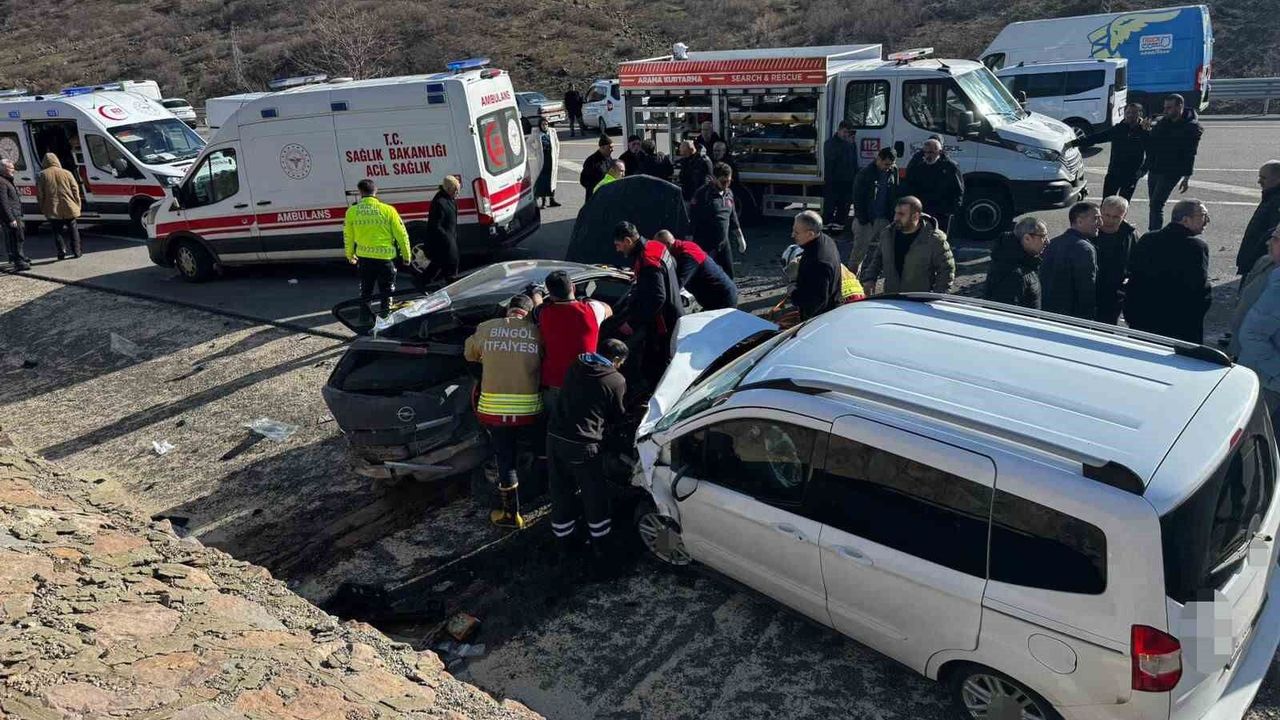 Bingöl’de Feci Trafik Kazası: 2 Ölü, 3 Yaralı