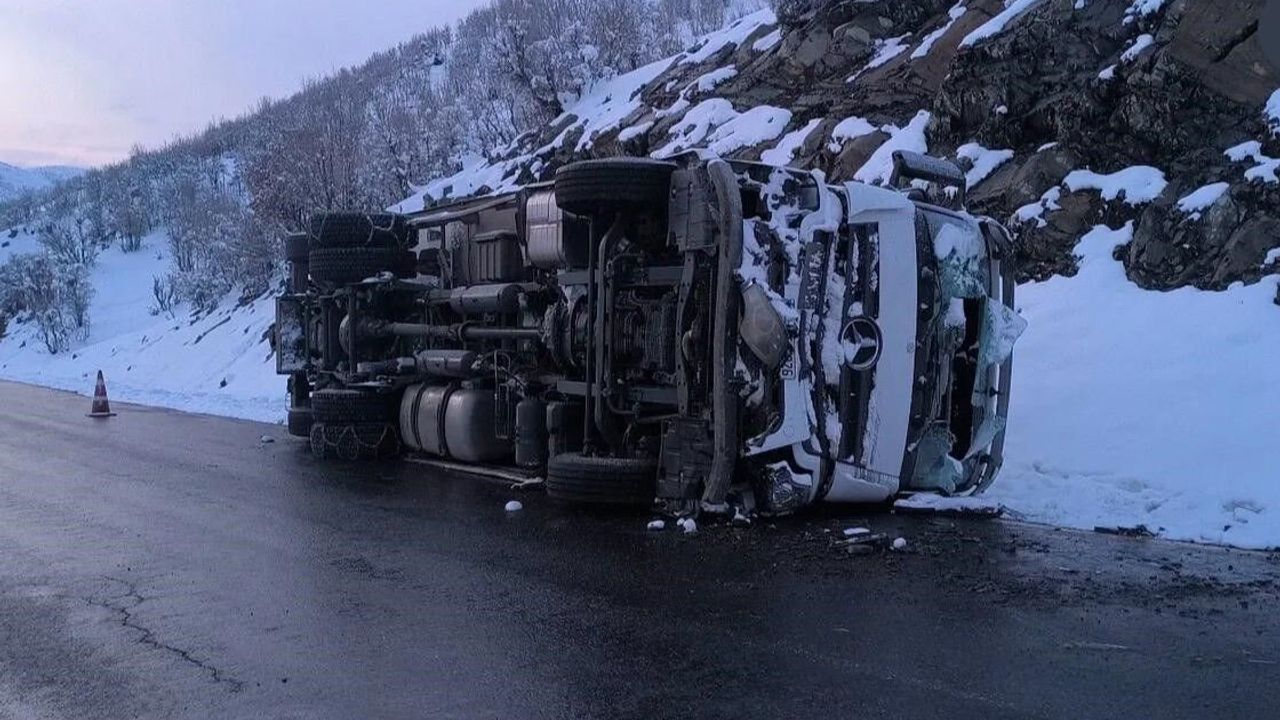 Uludere’de Trafik Kazası: 2 Yaralı