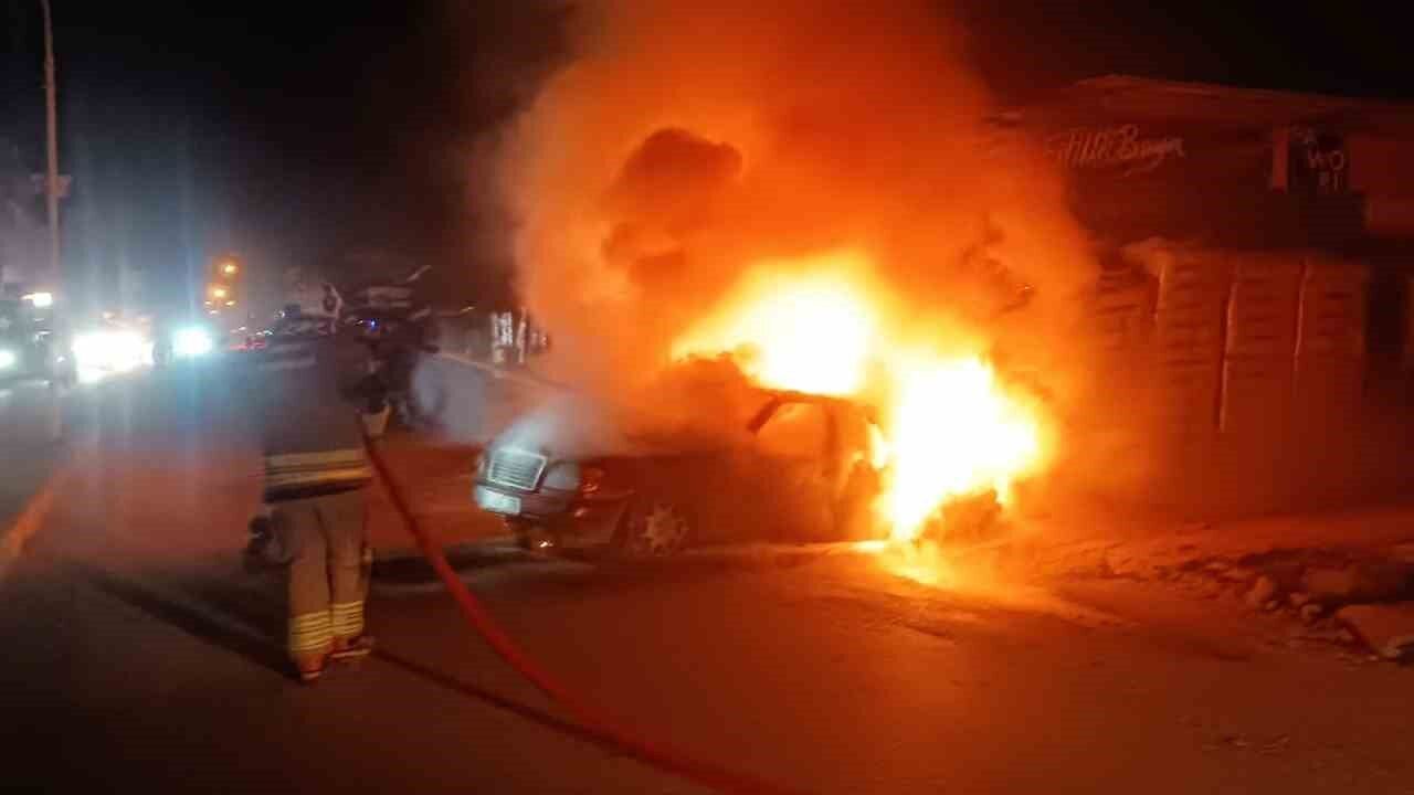 Hatay’da Seyir Halindeki Otomobil Alevlere Teslim Oldu