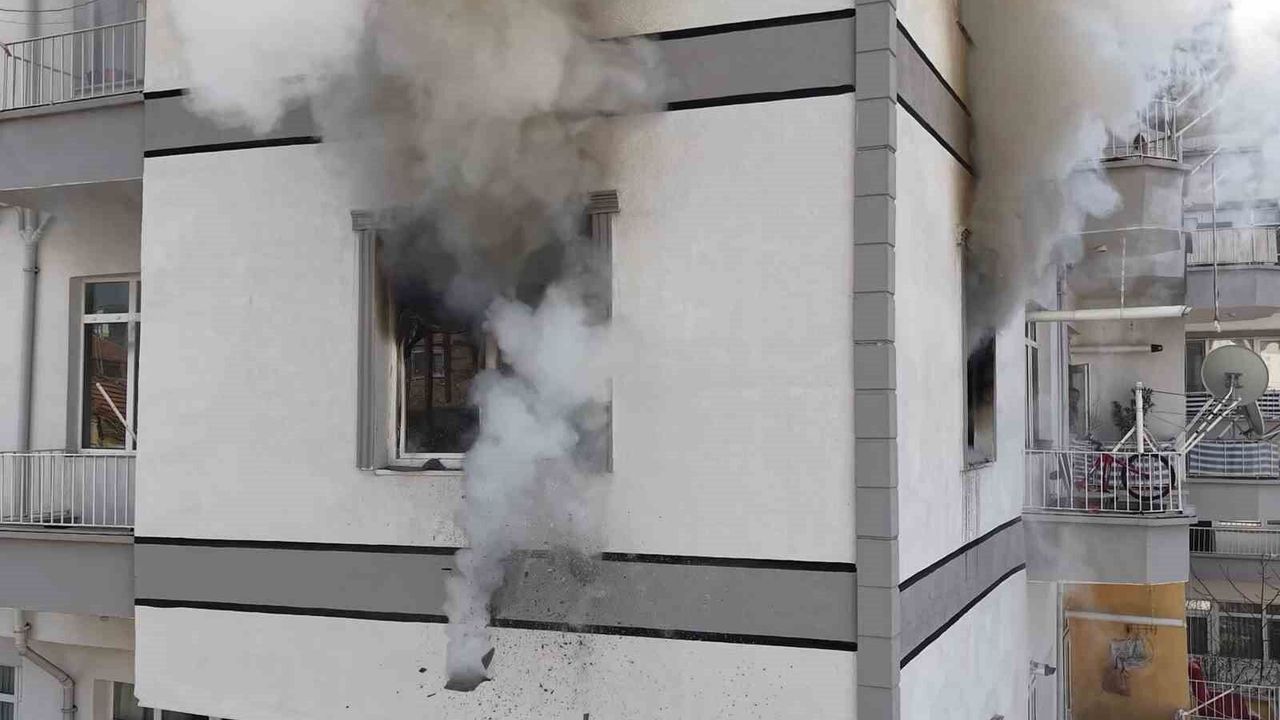Yangın Faciası Önlendi: Anne, Çocuklarını Kurtarmak İçin Alevlerin İçine Girdi