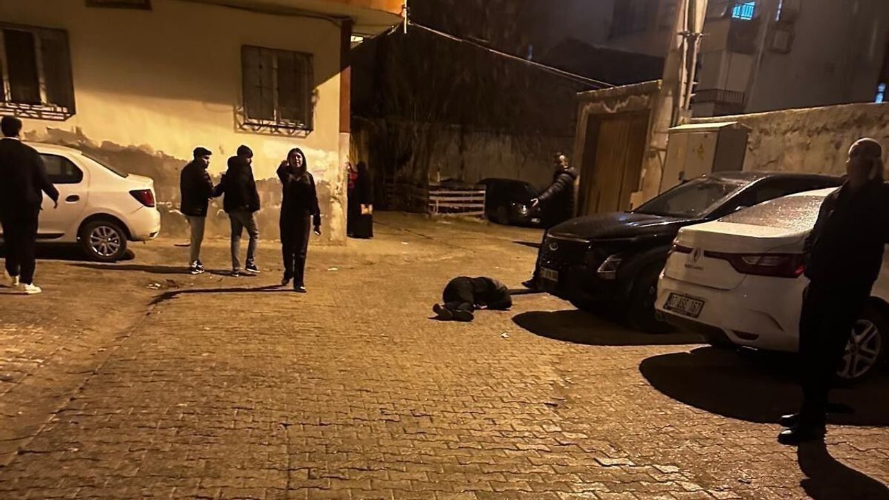 Sokak Ortasında Silahlı Saldırı: 1 Genç Ağır Yaralı