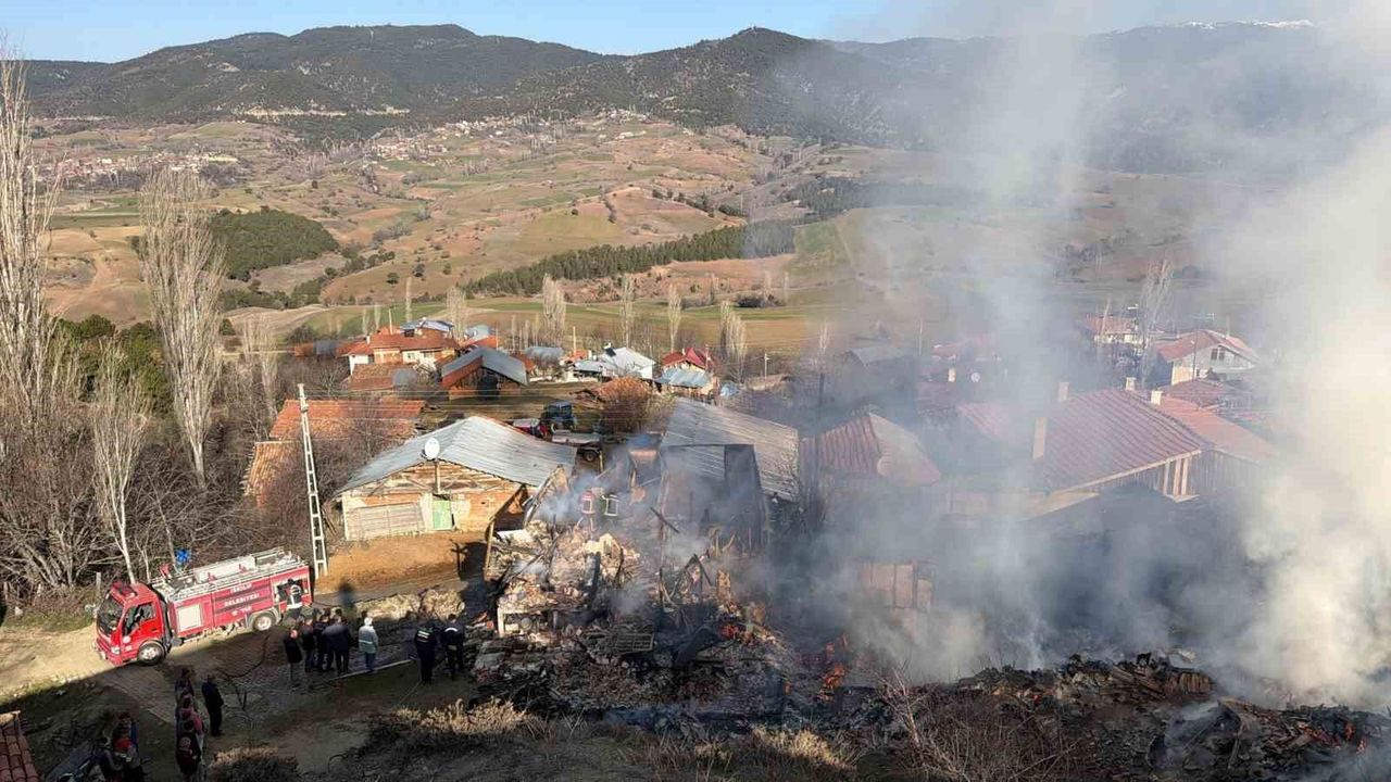 İskilip İlçesinde Yangın: Evler ve Ahırlar Küle Döndü