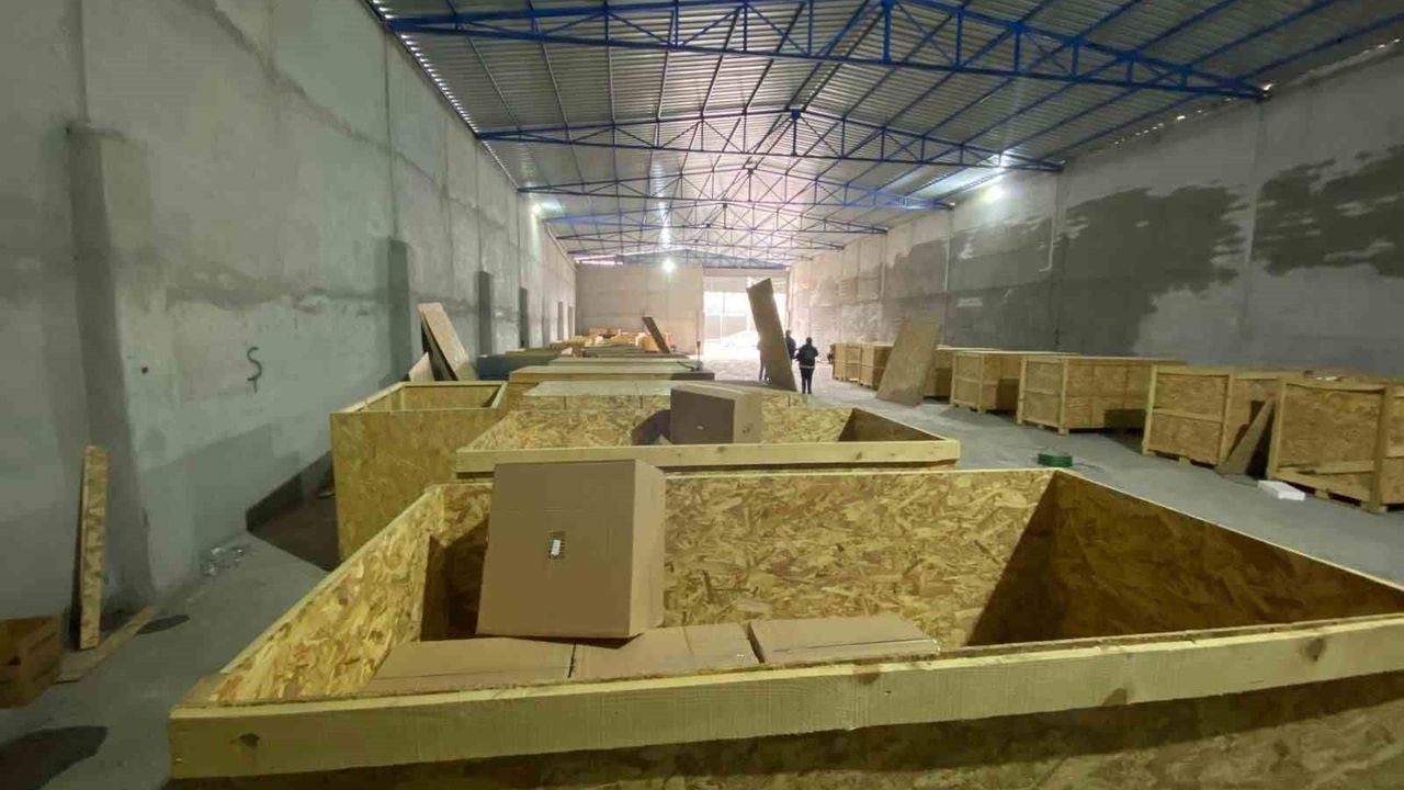 Kaçak Makaron Operasyonu: Sandıklara Gizleyip Montajlamışlar