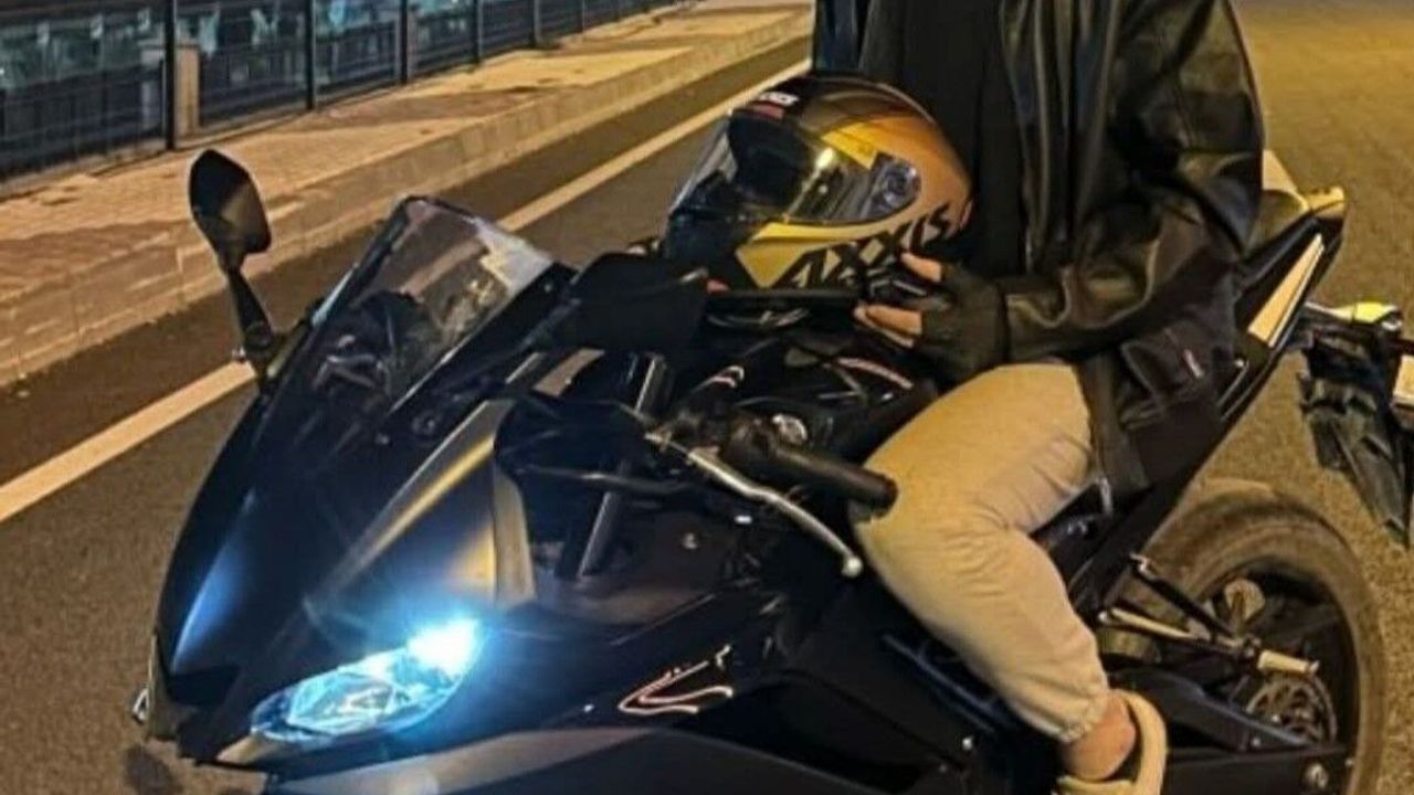 Genç Motosiklet Sürücüsü Bariyerlere Çarparak Hayatını Kaybetti