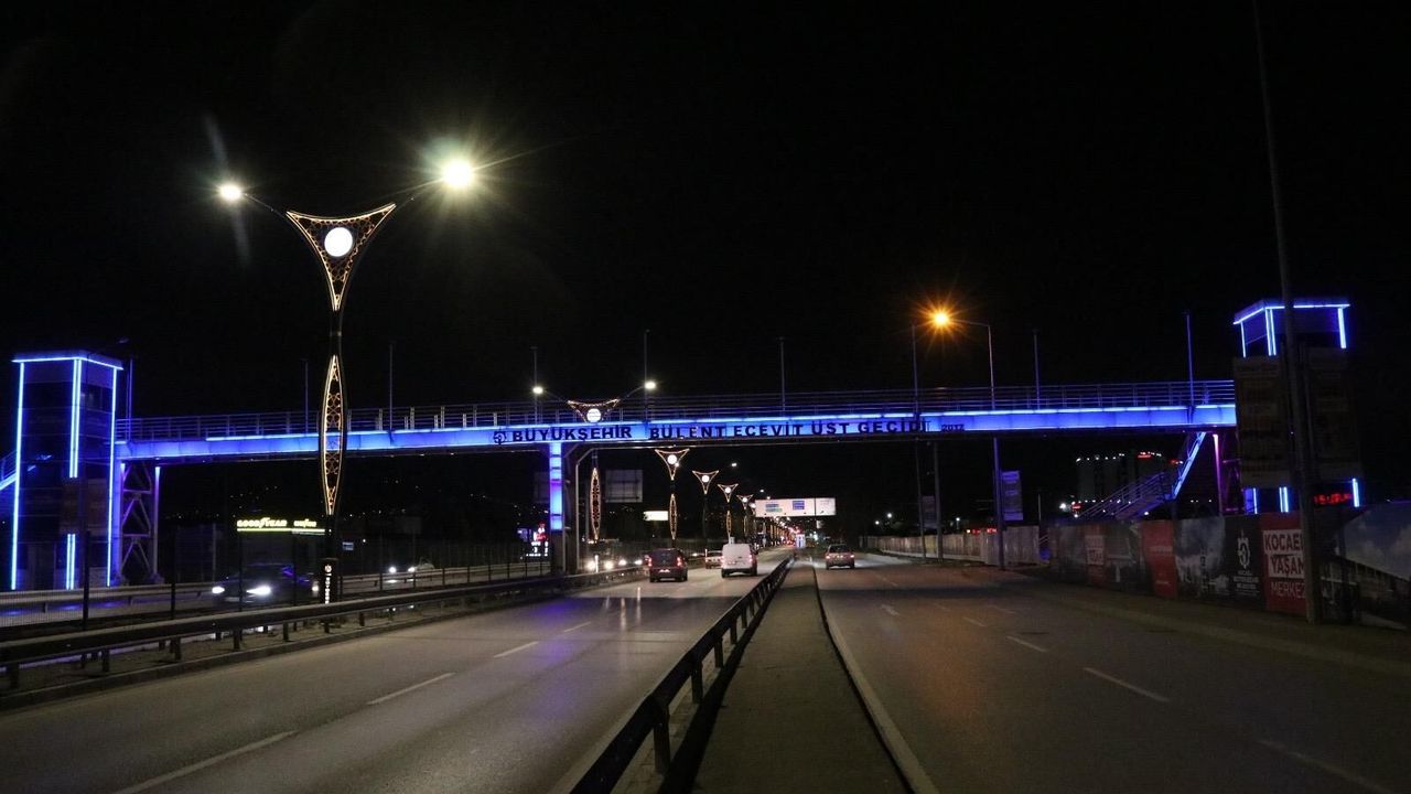 Kolorektal Kanser Farkındalığı İçin Mavi Işıklar Yandı