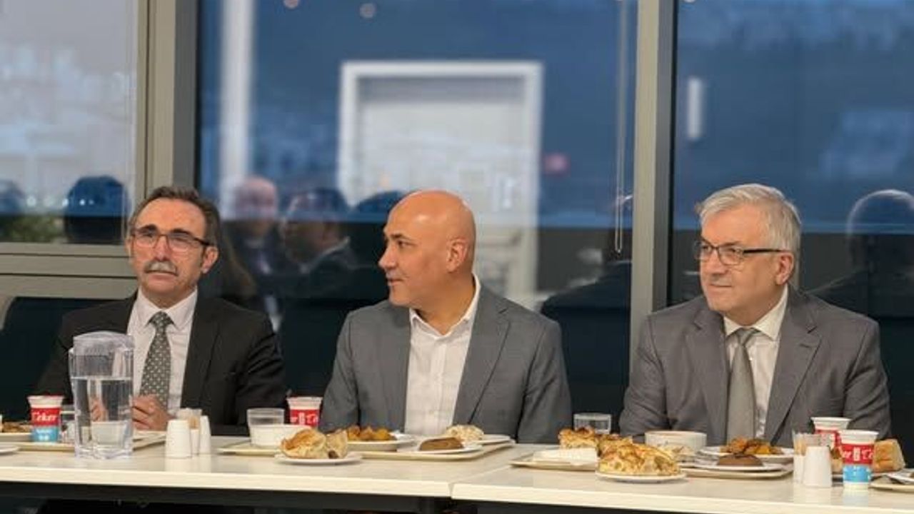 Kocaeli İl Sağlık Müdürü Yüksel Pehlevan, Şehir Hastanesi'nde İftar Programında Bir Araya Geldi