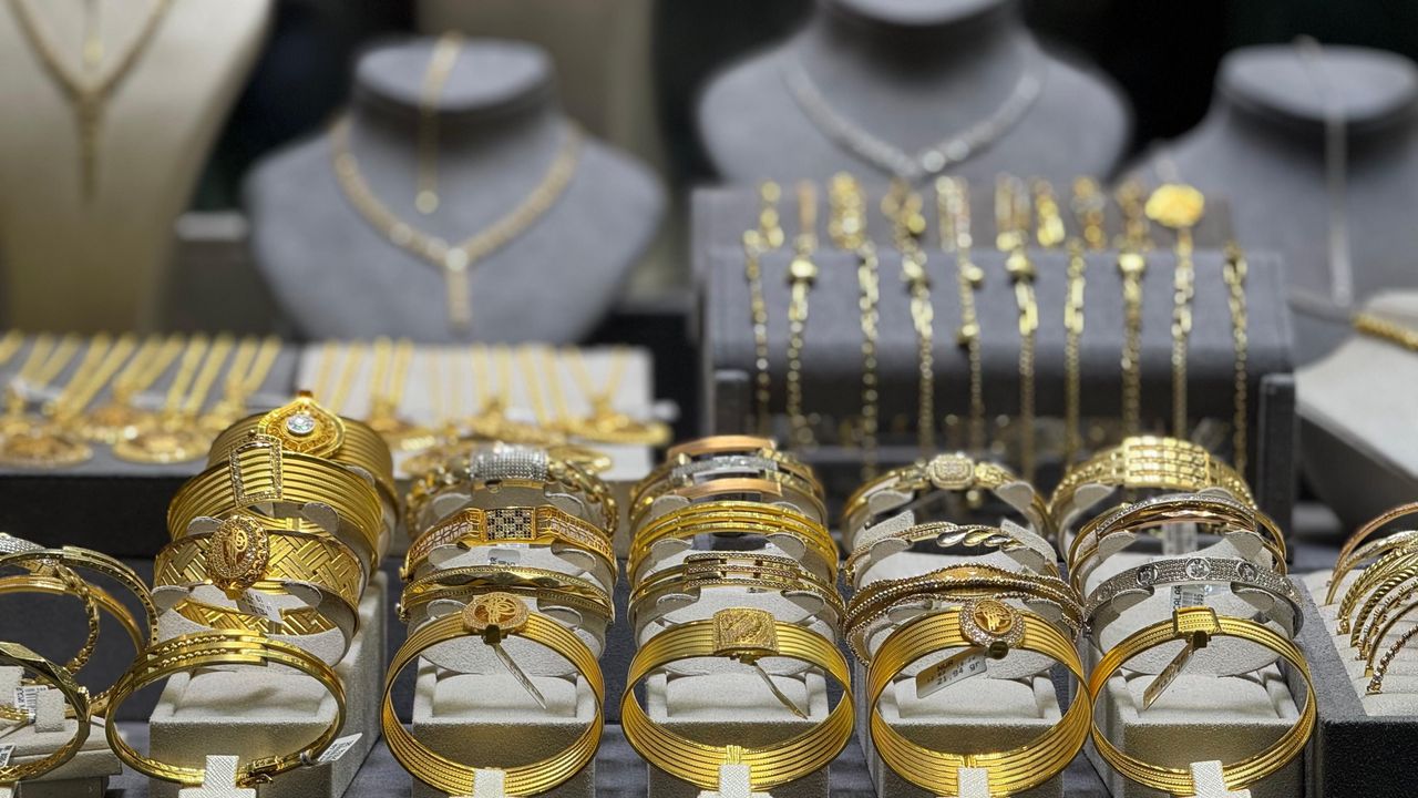 Altın Fiyatları Jeopolitik Gelişmelerle Dalgalanıyor