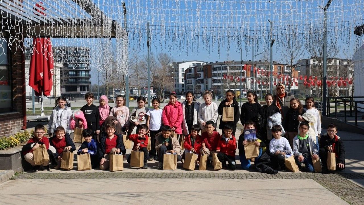 Kartepe’de Ramazan Sokağı’nda Öğrenciler Gelenek ve Teknolojiyle Buluştu