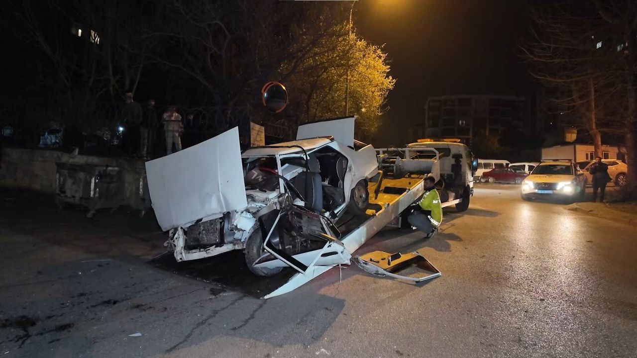 Kartal’da Feci Kaza: Yokuş Aşağı Hızla İnen Otomobil Duvara Çarptı, Sürücü Hayatını Kaybetti