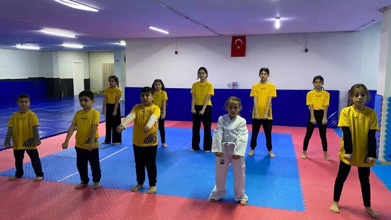 Başiskele'de Ücretsiz Kış Spor Okulları Eğitimleri Devam Ediyor