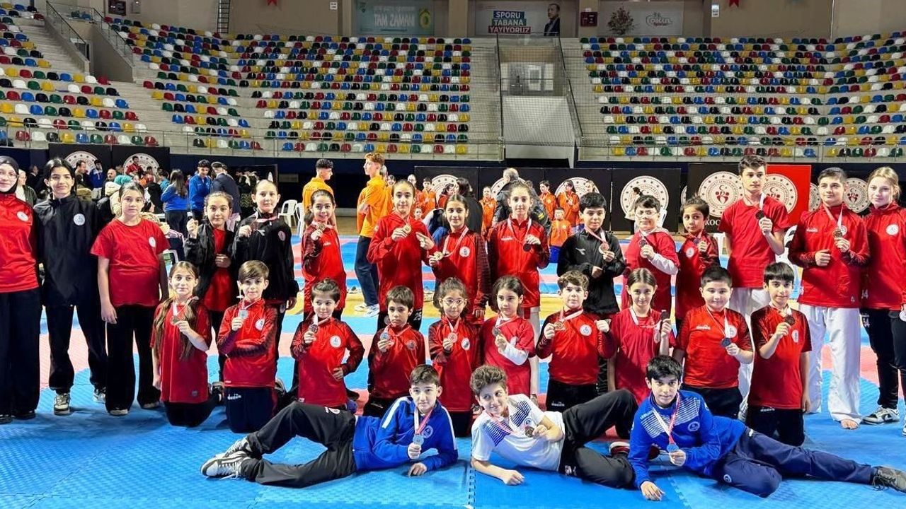 Körfez Gençlerbirliği Karatecileri Türkiye Şampiyonası İl Seçmelerinde 20 Madalya Kazandı