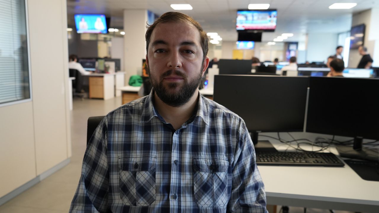 Metrobüste Kadının Köpeğini Koltuğa Oturtması Sosyal Medyada Tartışma Yarattı