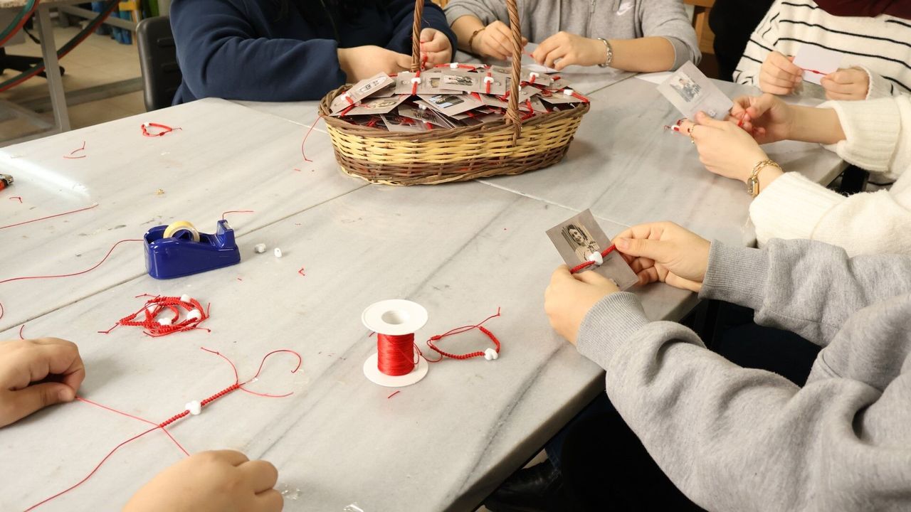 İzmit Beyaz Kalpler Öğrencilerinden Kadınlara Anlamlı Hediye