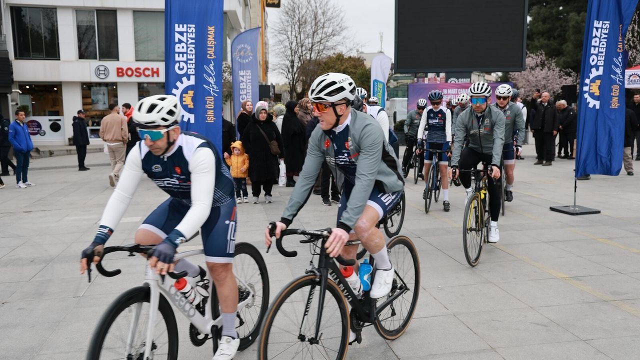 Pedal çeviren kahramanlar: Gebze’den Çanakkale’ye uzanan zorlu rota başladı