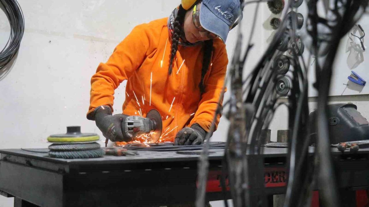 12 metrekarelik dükkandan dünyaya açılan kapı