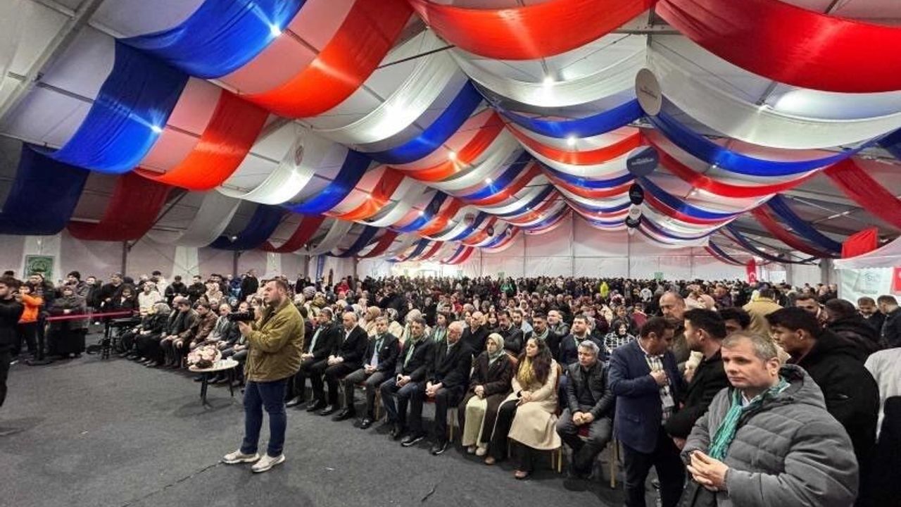Arnavutköy’de Hamsi Festivali Coşkusu: 5 Ton Hamsi 10 Bin Kişiye İkram Edildi