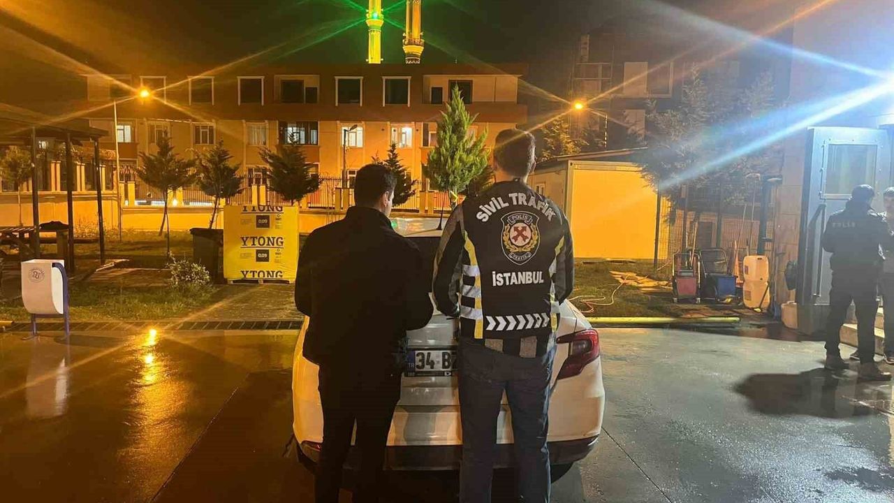 Arnavutköy'de trafikte kavga eden sürücüler, 602 bin TL ceza kesilerek tutuklandı