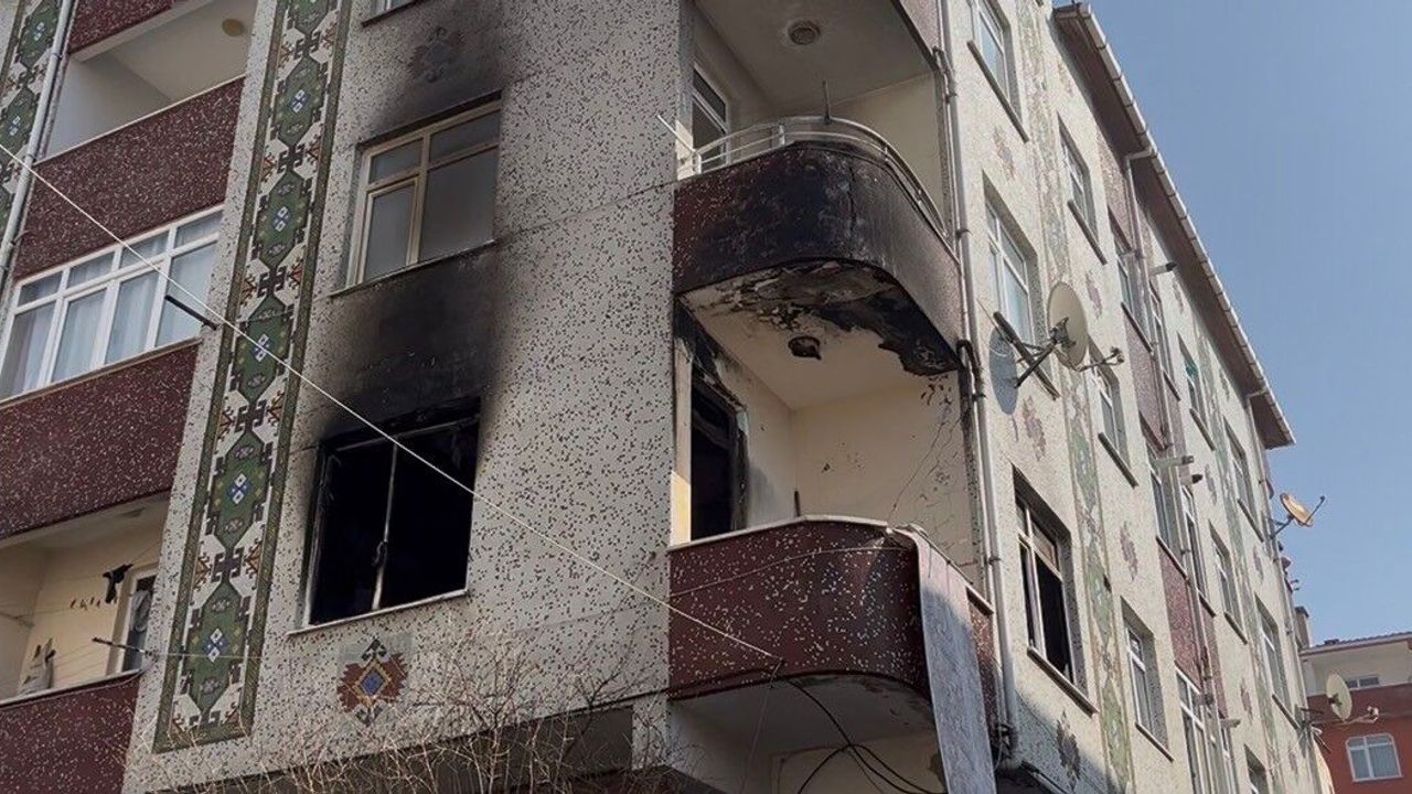Ataşehir'de madde bağımlısı genç kendi evini ateşe verdi