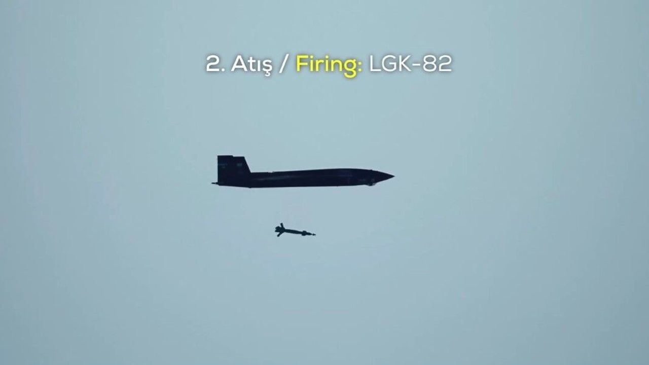 Bayraktar KIZILELMA LGK-82 ve TEBER-82 mühimmatlarıyla hedefi tam isabetle vurdu