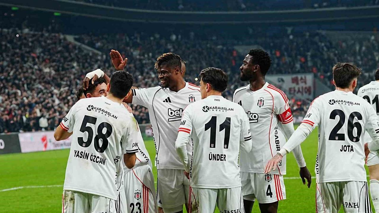 Beşiktaş, Çaykur Rizespor'u 4-1 Yenerek Yenilmezlik Serisini 17 Maça Çıkardı