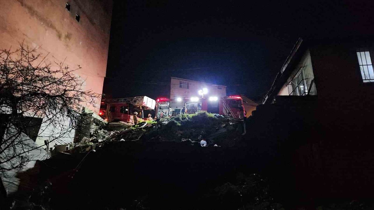 Beyoğlu'nda metruk binada korkutan yangın