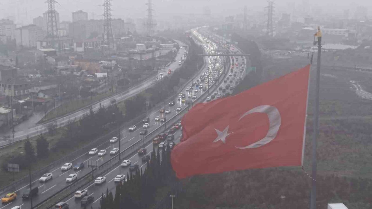 Çamlıca Gişeleri'nde dönüş yoğunluğu havadan görüntülendi