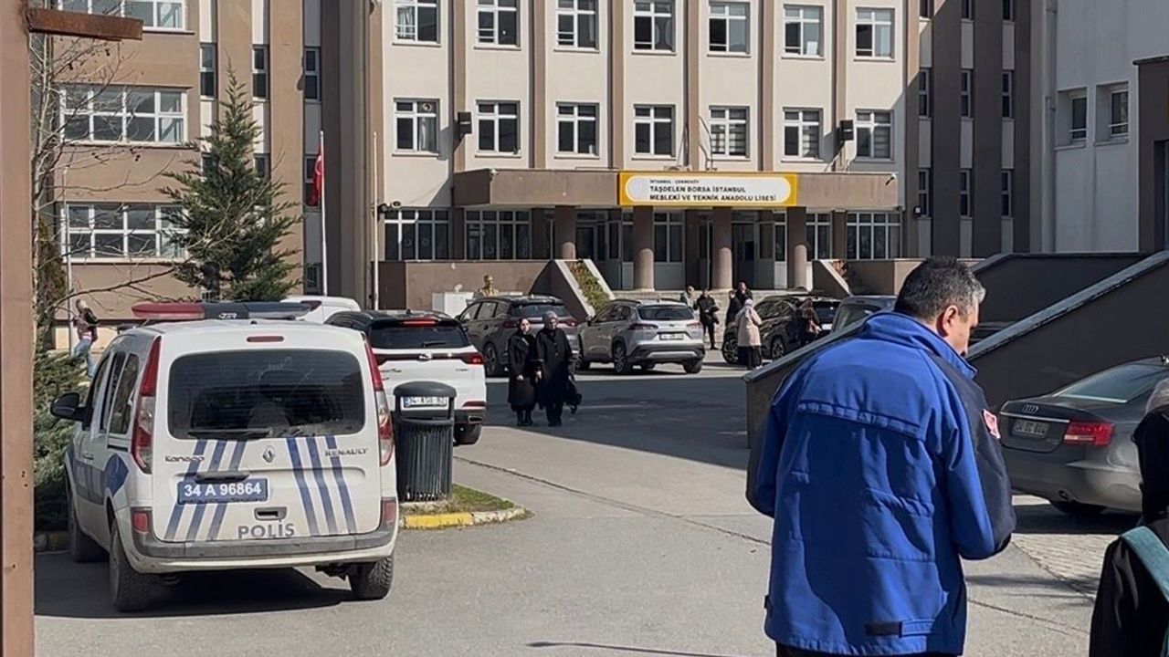 Çekmeköy'de lisede bıçaklı saldırı: 1 öğrenci, 2 öğretmen ve arkadaşını bıçakladı