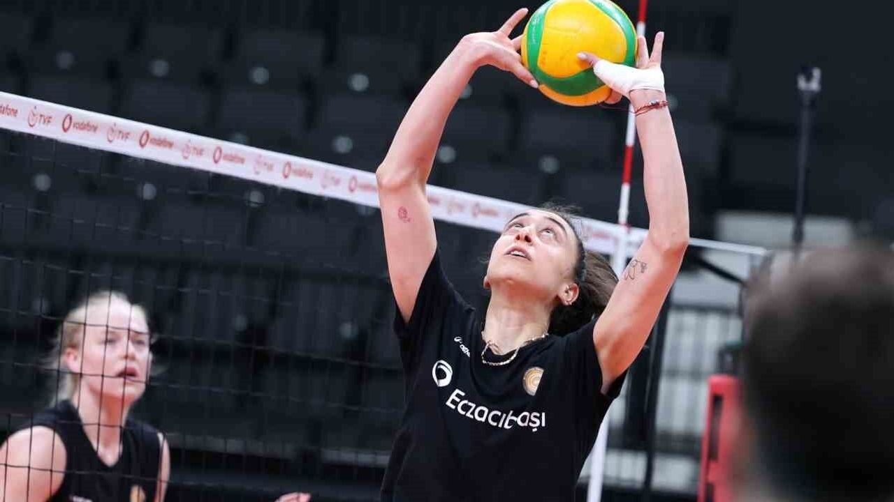 Eczacıbaşı Dynavit, yarı final ilk maçına çıkıyor