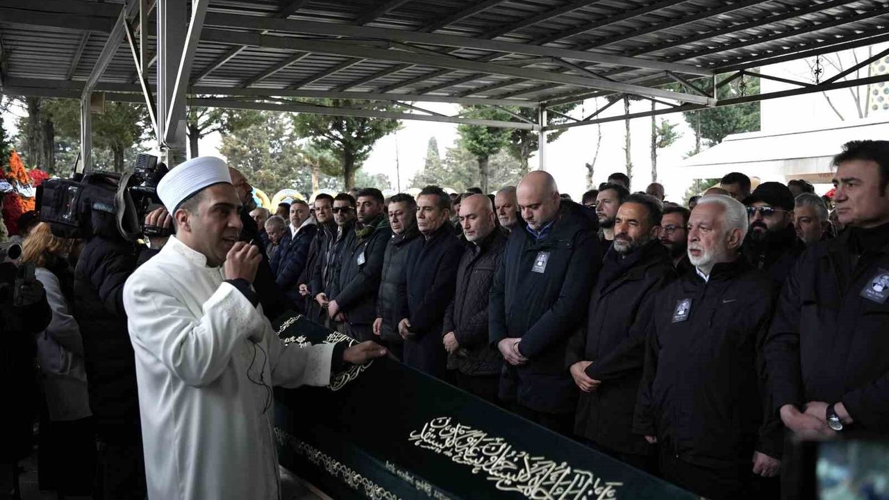 Erol Köse son yolculuğuna uğurlandı