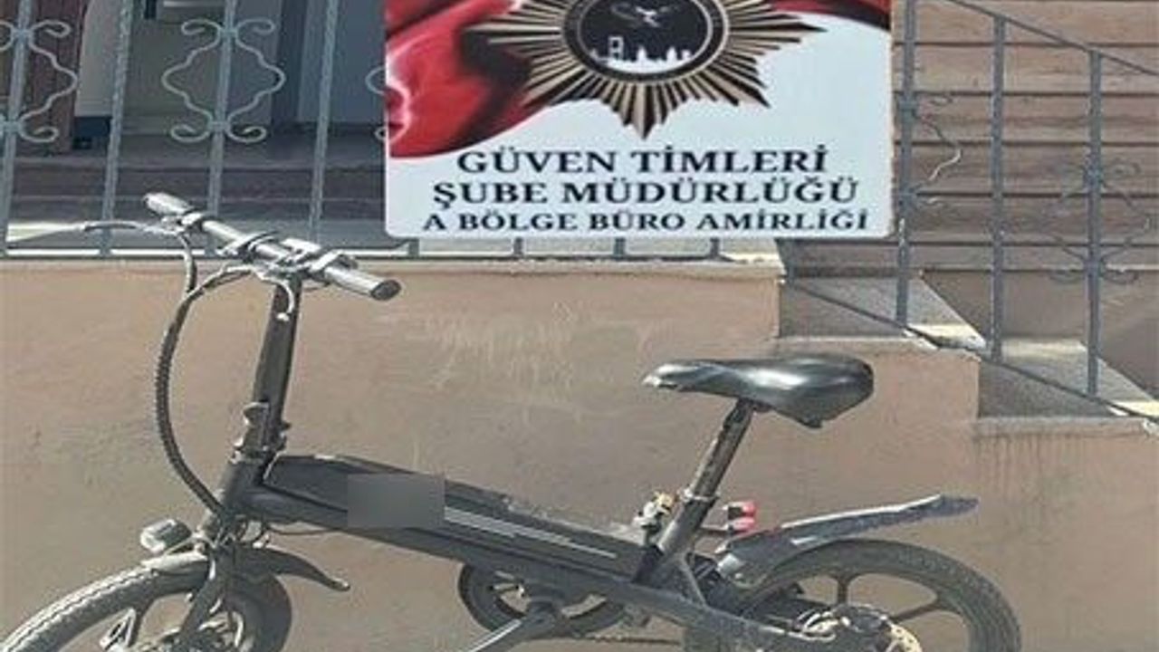 Fatih'te kadının cep telefonunu çalan hırsız yakalandı