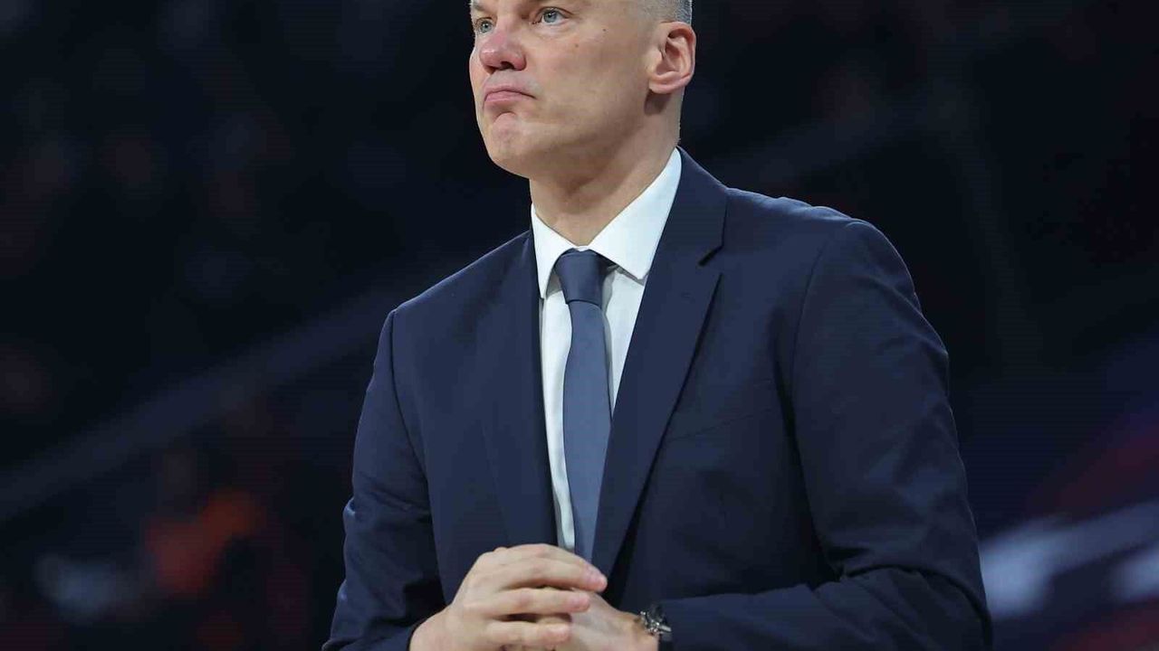 Fenerbahçe Beko Ekibi Dubai’de Mahsur Kaldı: Jasikevicius ve Bacot Güvende